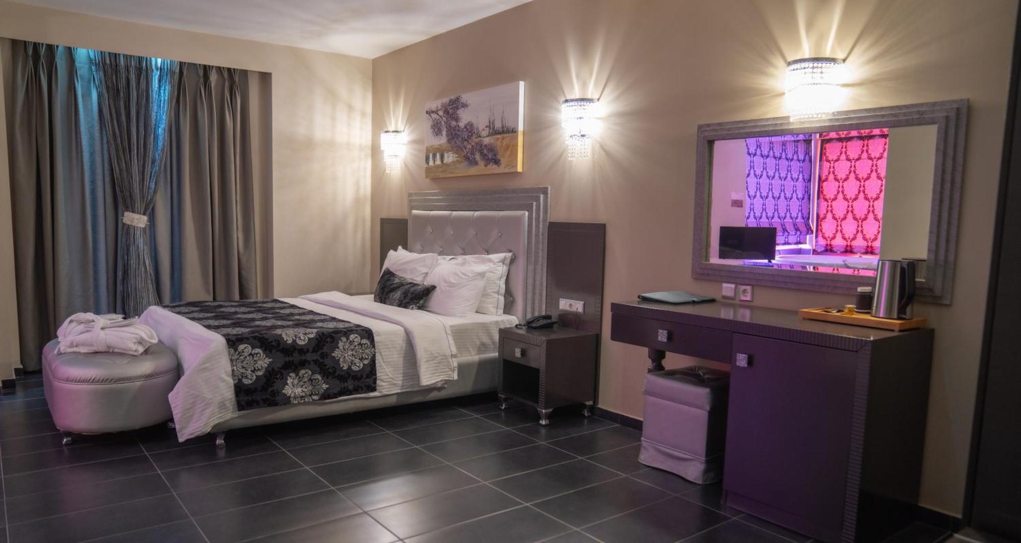 4 Epoxes Hotel Spa Като-Лутраки Экстерьер фото